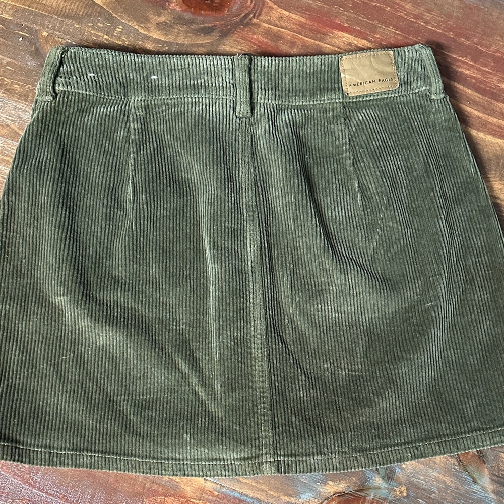 American Eagle Outfitters Green Corduroy Mini Skirt Size 2 NWOT - Picture 2 of 9